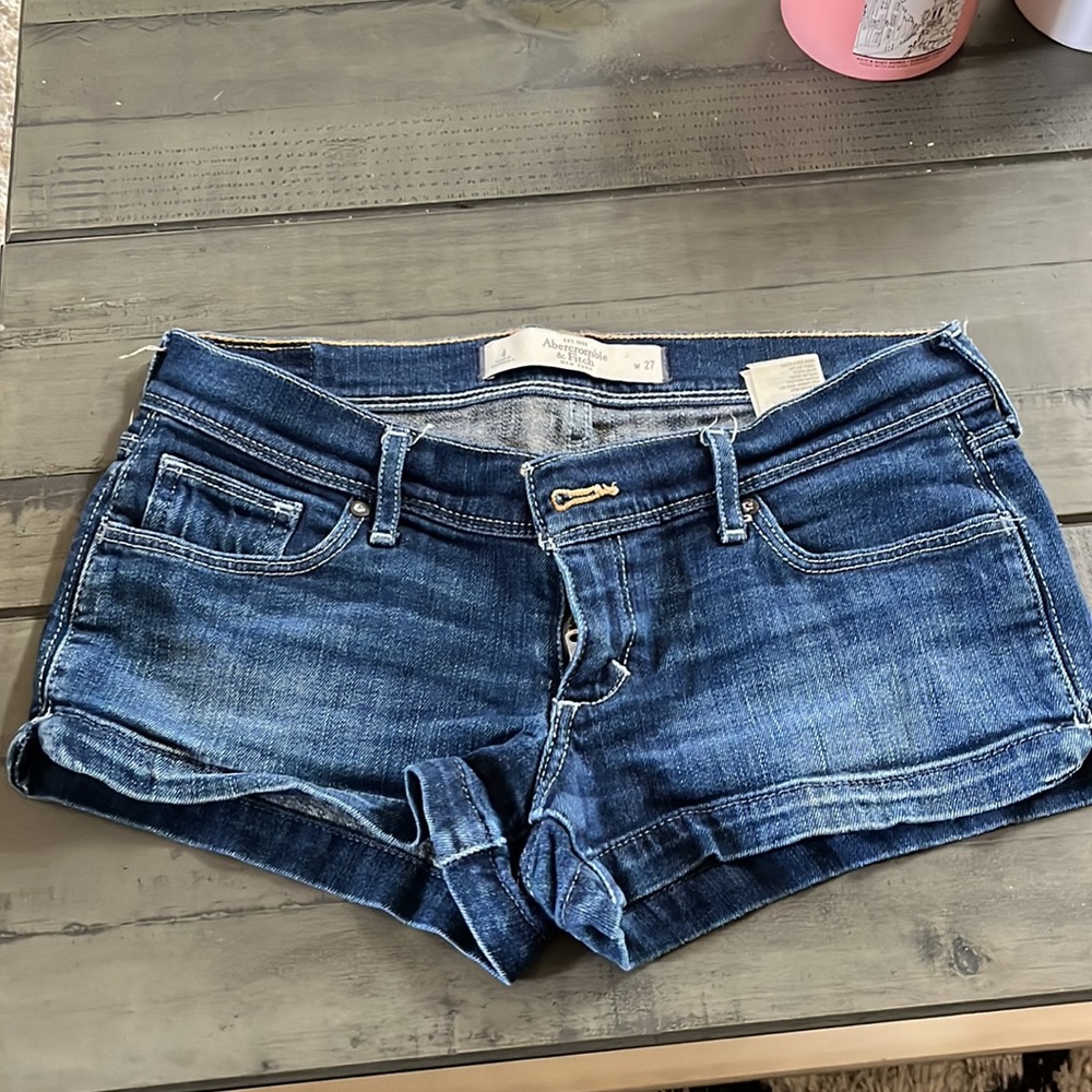 Abercrombie jean shorts size 27/4 in good condition
